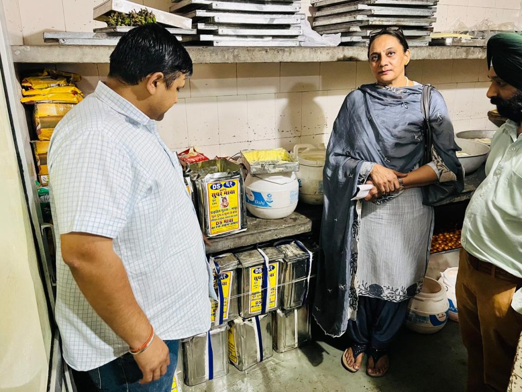 District Health Department recovered 600 kg of Khoa in Ranjit Nagar